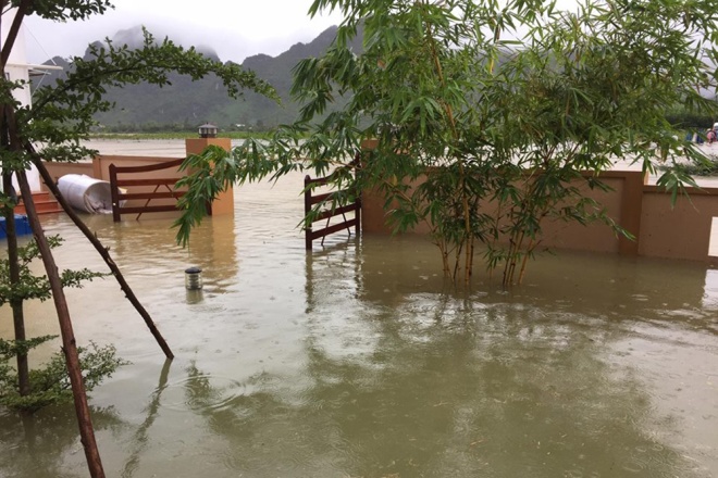 Lụt ngập nóc nhà tại Quảng Bình 6